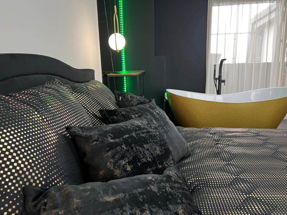 Apartament Premium Ze Zlota Wanna W Sypialni Widok Na Morze Dyskretny Taras Z Lozkiem - Baltyckie Sarbinowo 18 Екстериор снимка