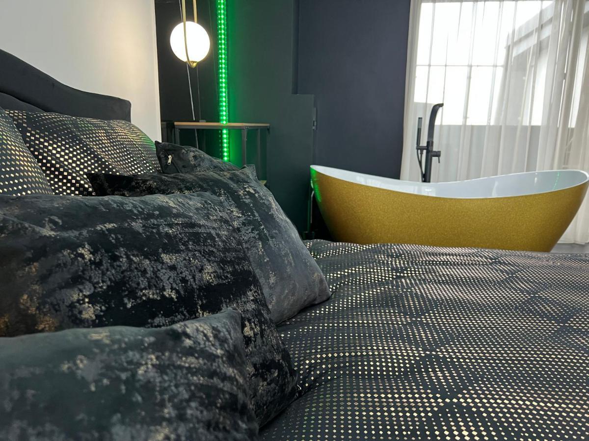 Apartament Premium Ze Zlota Wanna W Sypialni Widok Na Morze Dyskretny Taras Z Lozkiem - Baltyckie Sarbinowo 18 Екстериор снимка