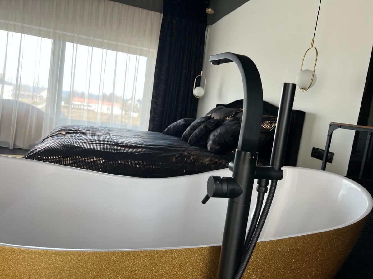 Apartament Premium Ze Zlota Wanna W Sypialni Widok Na Morze Dyskretny Taras Z Lozkiem - Baltyckie Sarbinowo 18 Екстериор снимка